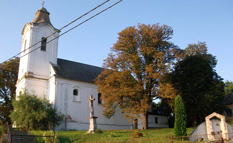 IMMOBILIE, LANDESHAUS IN UNGARN, Luxus topsaniertes Bauernhaus ist zum Kaufen.Ein wiederbelebetes Mirakel - Im Balaton-Region, in einem schön gelegenem Dorf, 30 Min. nah zum Balaton-Hauptstadt, Siófok, luxuriöses Bauernhaus mit Qualität-Mobiliar, am Hauptplatz ist spottbillig um Halben Preis zum Verkaufen.