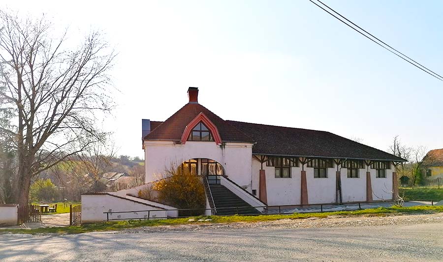 IMMOBILIE, LANDESHAUS IN UNGARN, Luxus topsaniertes Bauernhaus ist zum Kaufen.Ein wiederbelebetes Mirakel - Im Balaton-Region, in einem schön gelegenem Dorf, 30 Min. nah zum Balaton-Hauptstadt, Siófok, luxuriöses Bauernhaus mit Qualität-Mobiliar, am Hauptplatz ist spottbillig um Halben Preis zum Verkaufen.