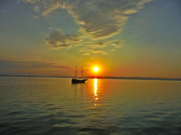 Your boat sets sail before the sun goes down and the tour lasts for 1,5 hours. It is a pleasure to watch the sunset with a glass of champagne and the city lights of the coast of Siófok. In case of booking in advance, there is an option for a barbecue dinner on the board (for additional cost). 