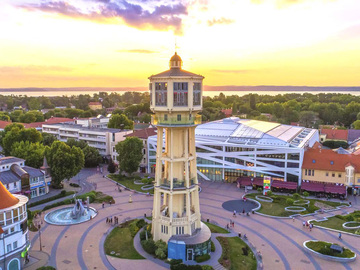 Siófok Hauptplatz. Wasserturm - Taxi Siófok